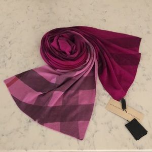 BNWT REVERSIBLE BURBERRY SCARF